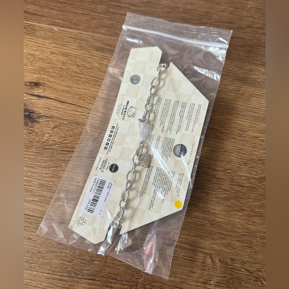 HELLO KITTY-NWT Silver Tone & Crystal Choker Necklace (Forever 21) - Picture 6 of 15